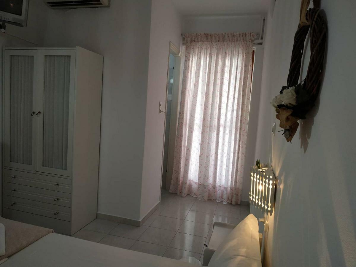 Andreas And Petrinela Rooms Triovasalos Exterior photo